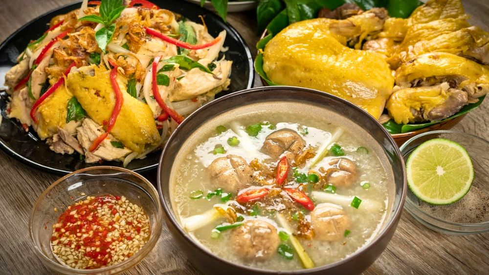 Bát cháo gà nóng hổi là lựa chọn phù hợp để khởi đầu ngày mới giữa không khí mát lạnh của vùng cao.