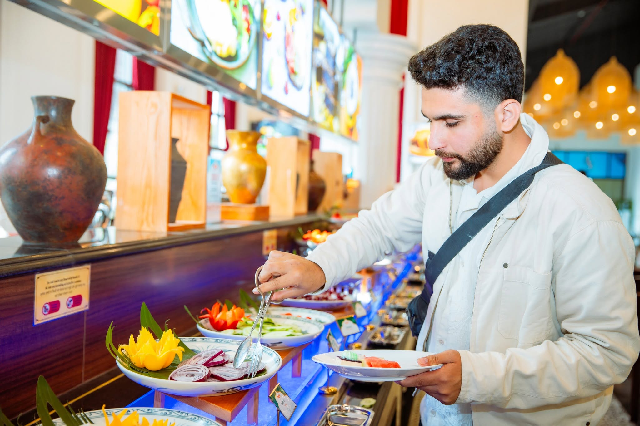 Sharia Restaurant serves Halal-compliant menus for Indian tourists.