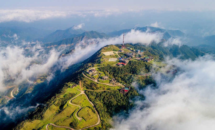 茂山山頂如夢似幻的自然景致