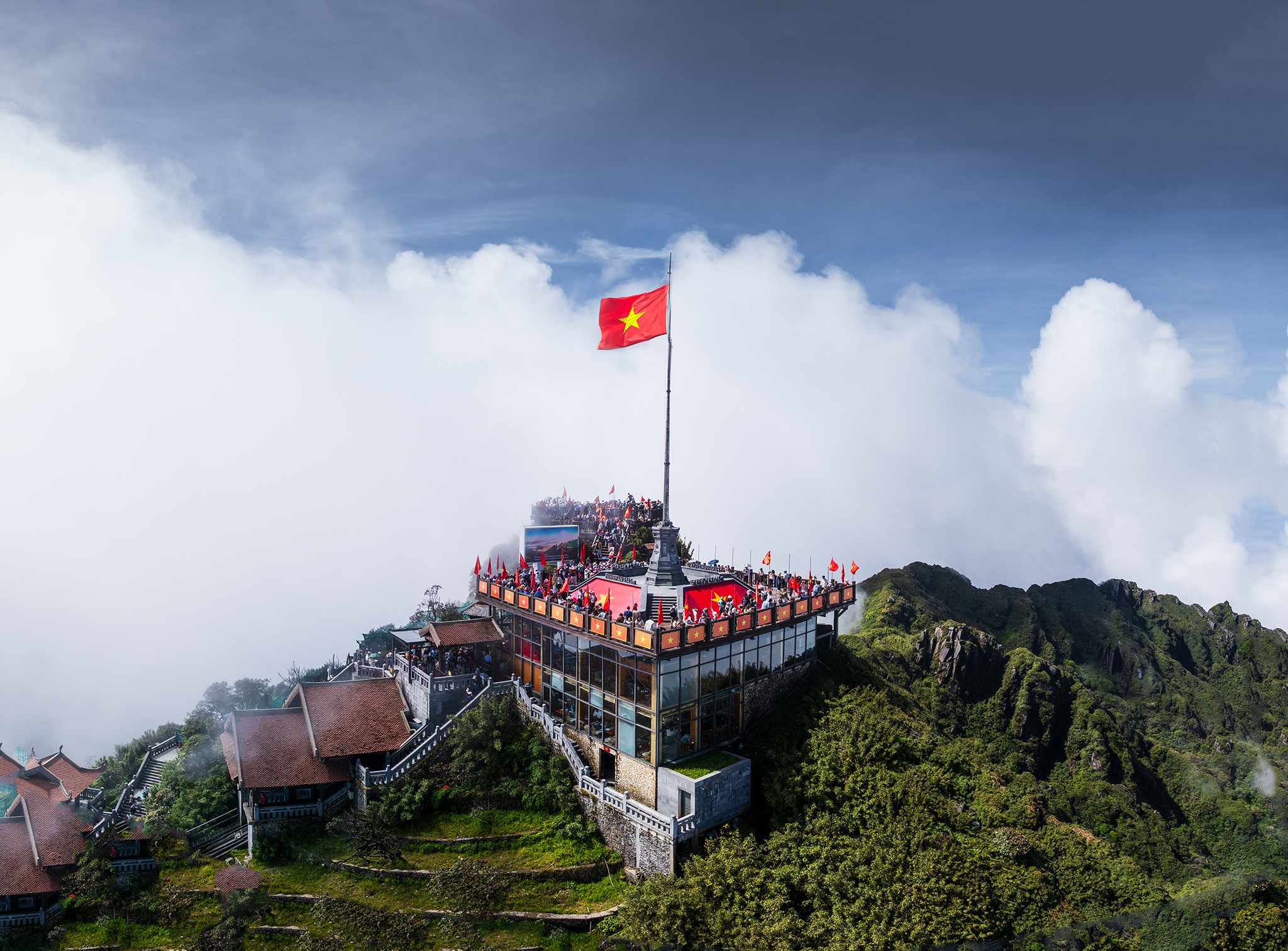 Khung cảnh thiên nhiên tuyệt đẹp trên đỉnh Fansipan