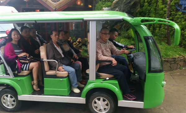 Xe điện giúp du khách di chuyển thuận tiện trong khu vực trung tâm Sa Pa và dễ dàng tiếp cận các điểm tham quan gần nhau