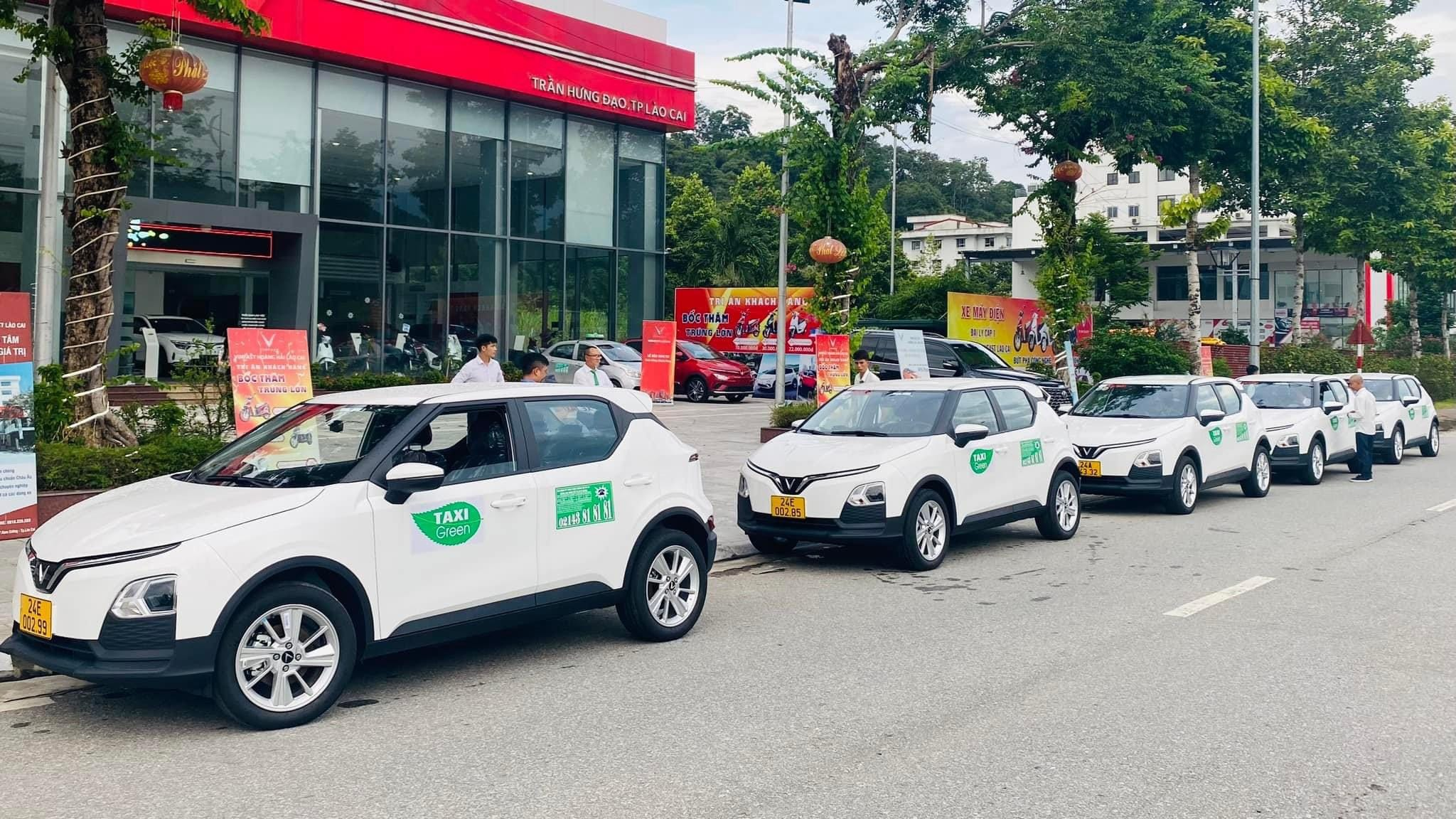 Xe taxi là phương tiện di chuyển phổ biến tại Sa Pa