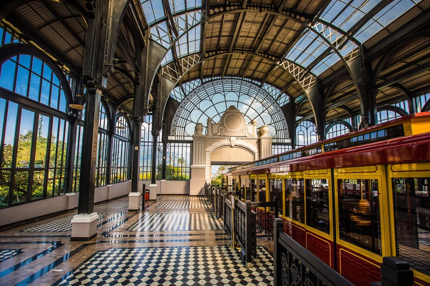The Muong Hoa funicular station, with its European style, is a popular spot for tourists to take Instagram-worthy photos.