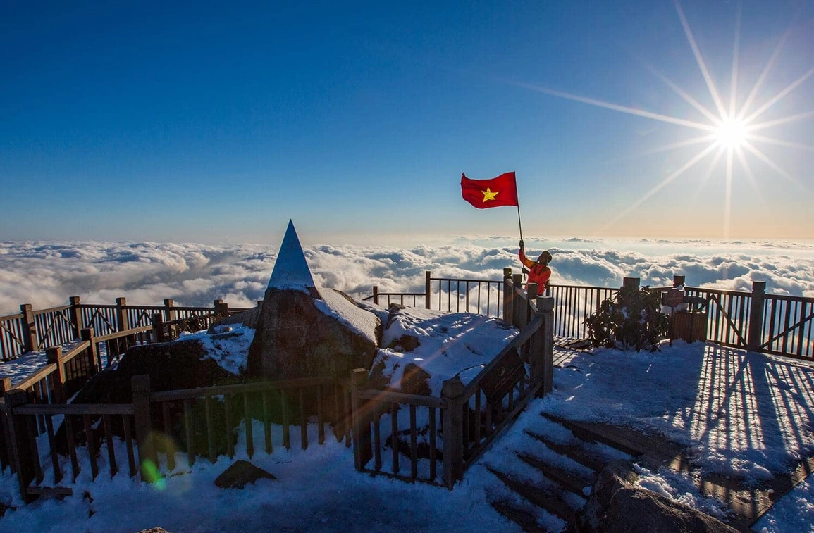 Sea of clouds and snow create a breathtaking landscape at Fansipan.