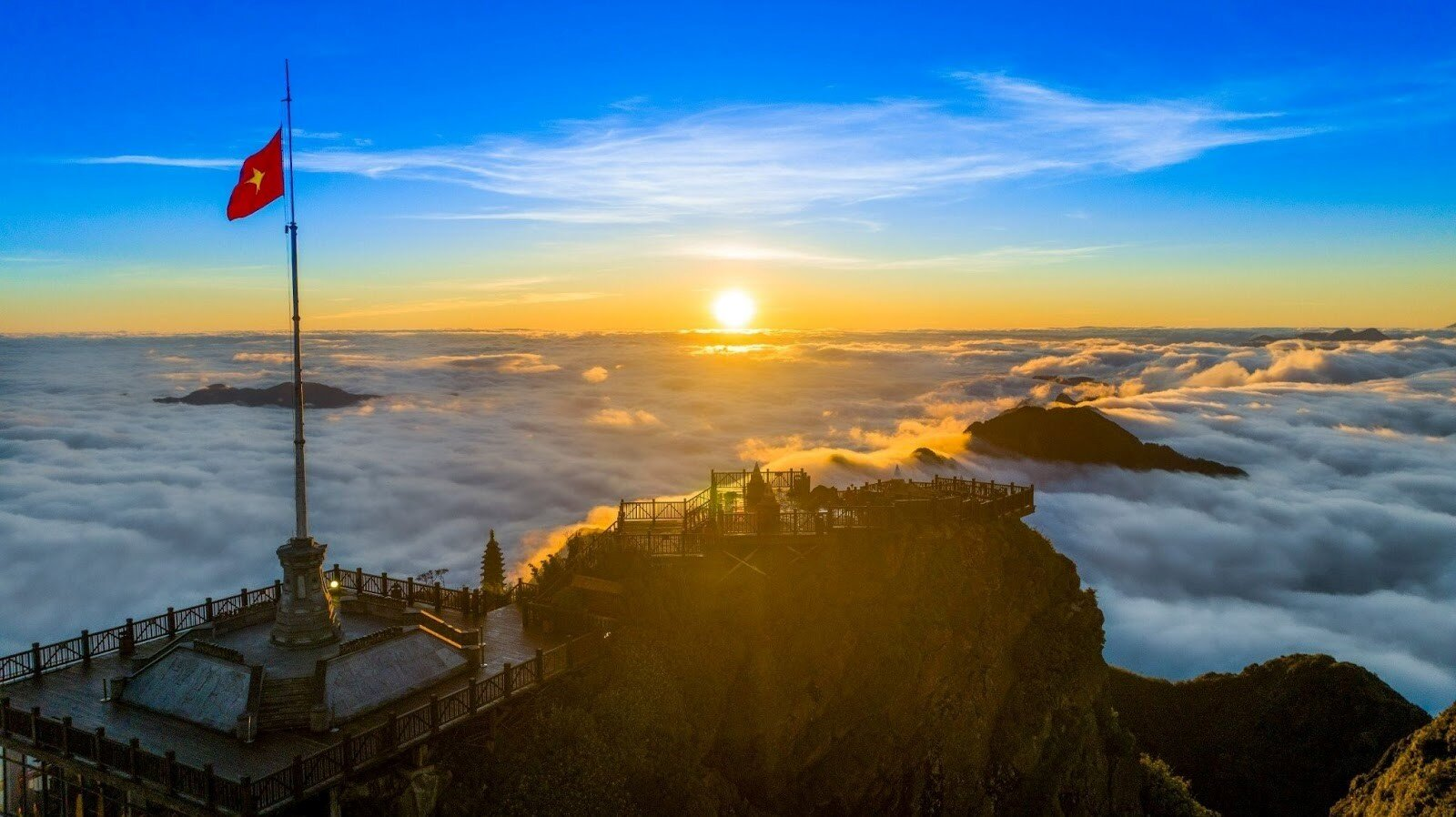 The magical sea of clouds atop Fansipan peak.