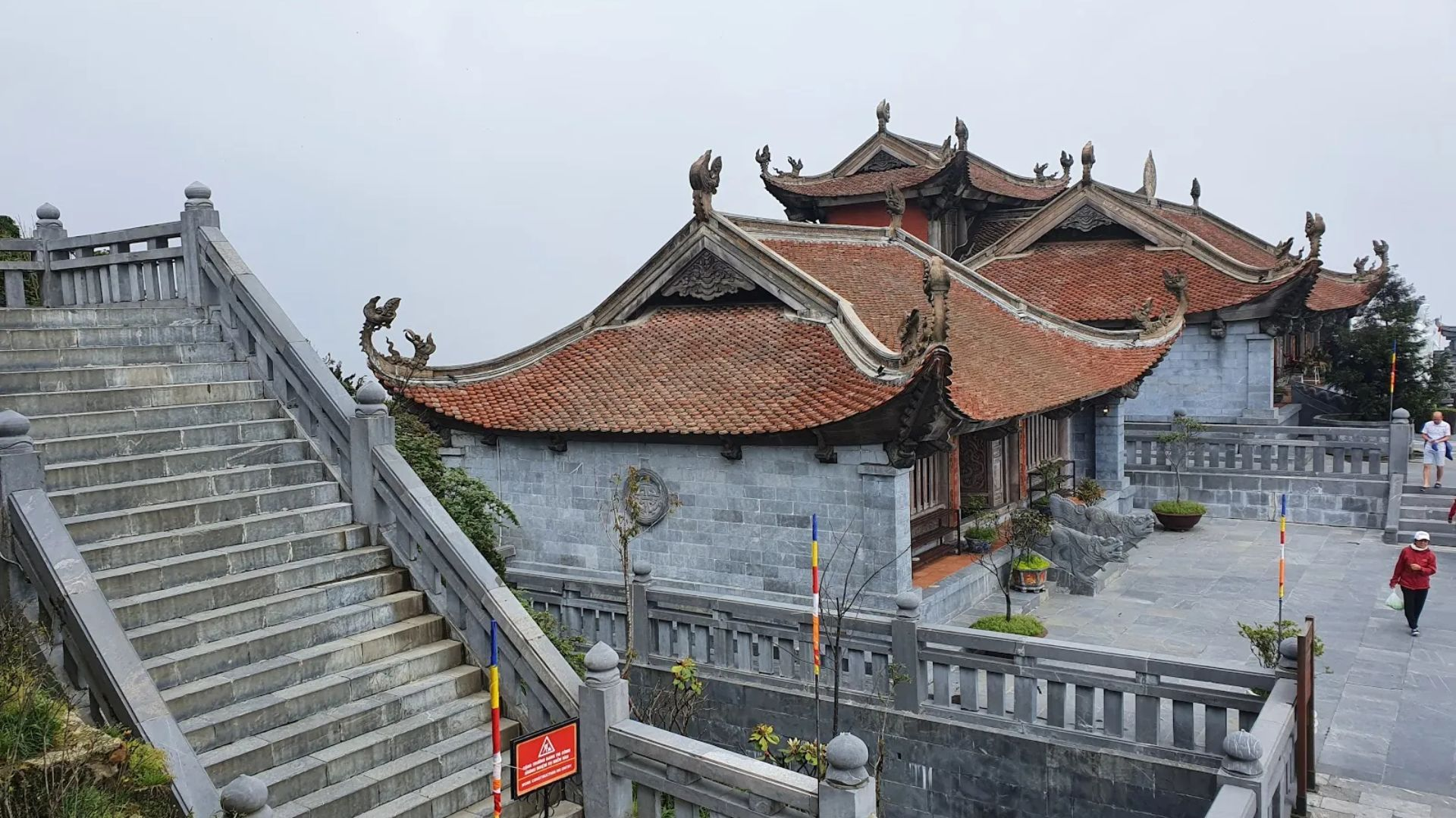 Không gian bên ngoài Bích Vân Thiền Tự