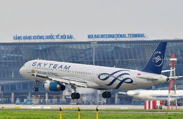 There are many airlines operating flights from Malaysia to Hanoi
