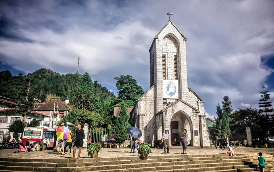 Tourists should spend their first day exploring the center of Sapa