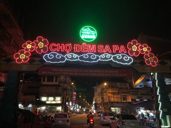 Tourists can experience a variety of cuisines at Sapa night market