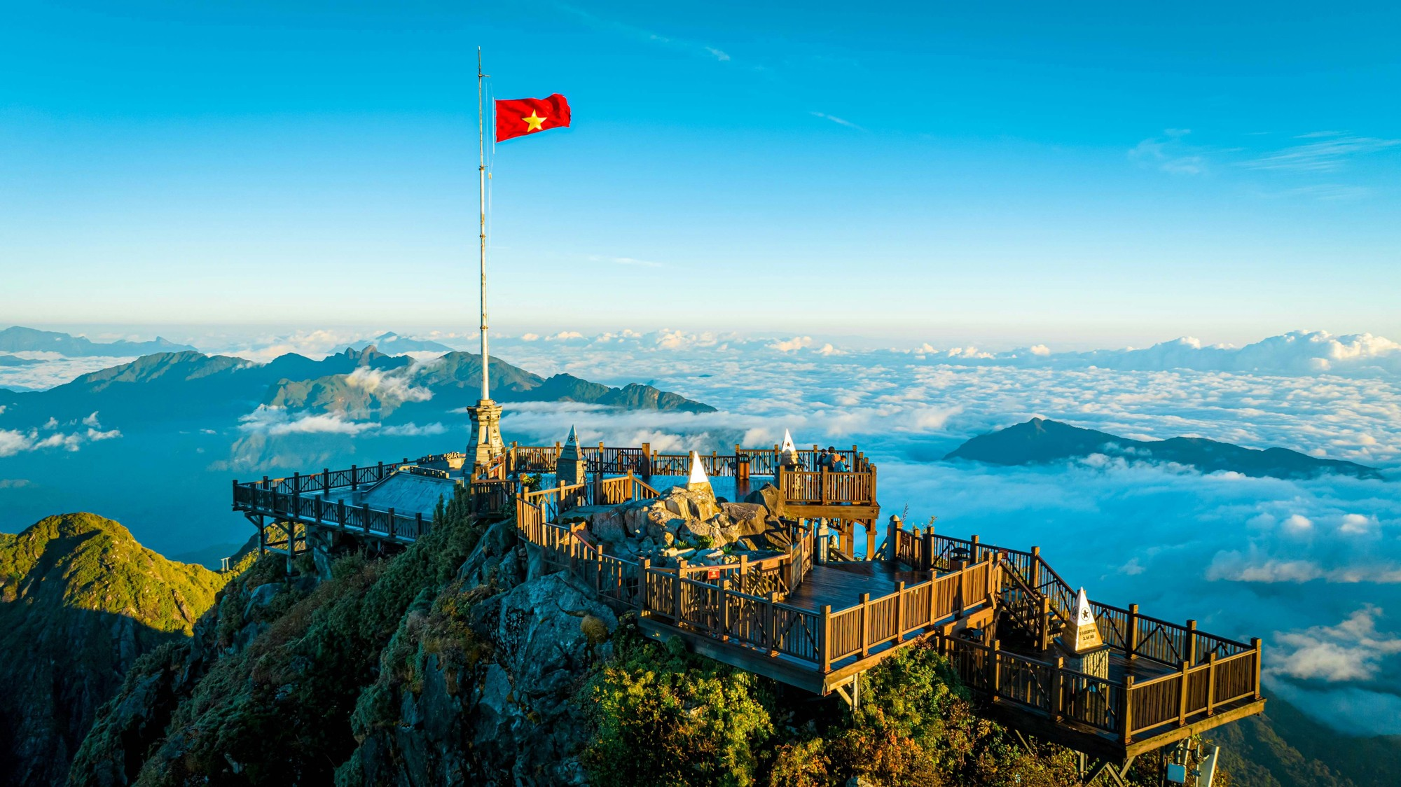 The majestic natural scenery on the summit of Fansipan