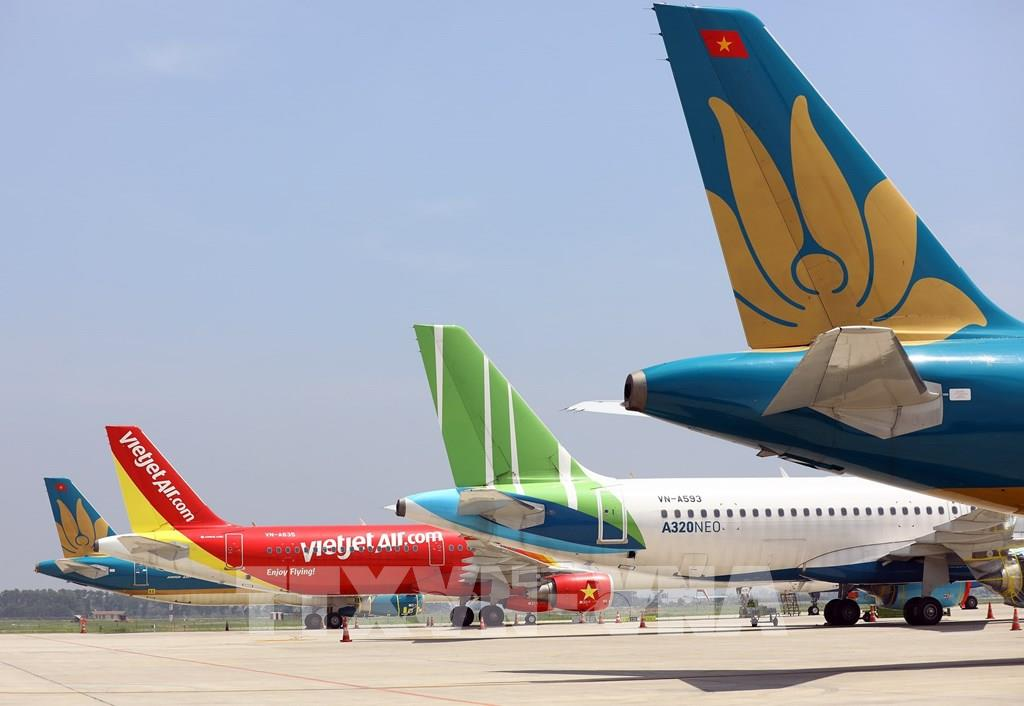There are many airlines operate flights from Indonesia to Hanoi