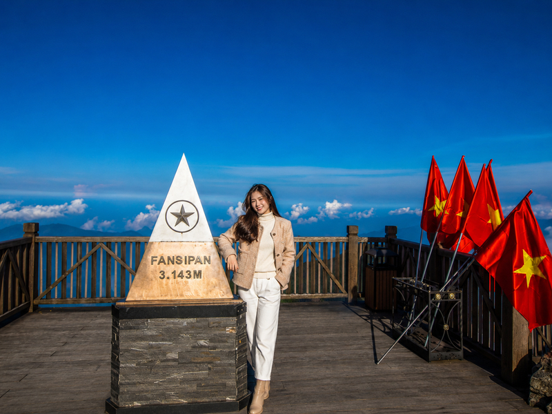Tourists should prepare warm clothing when visiting Sapa