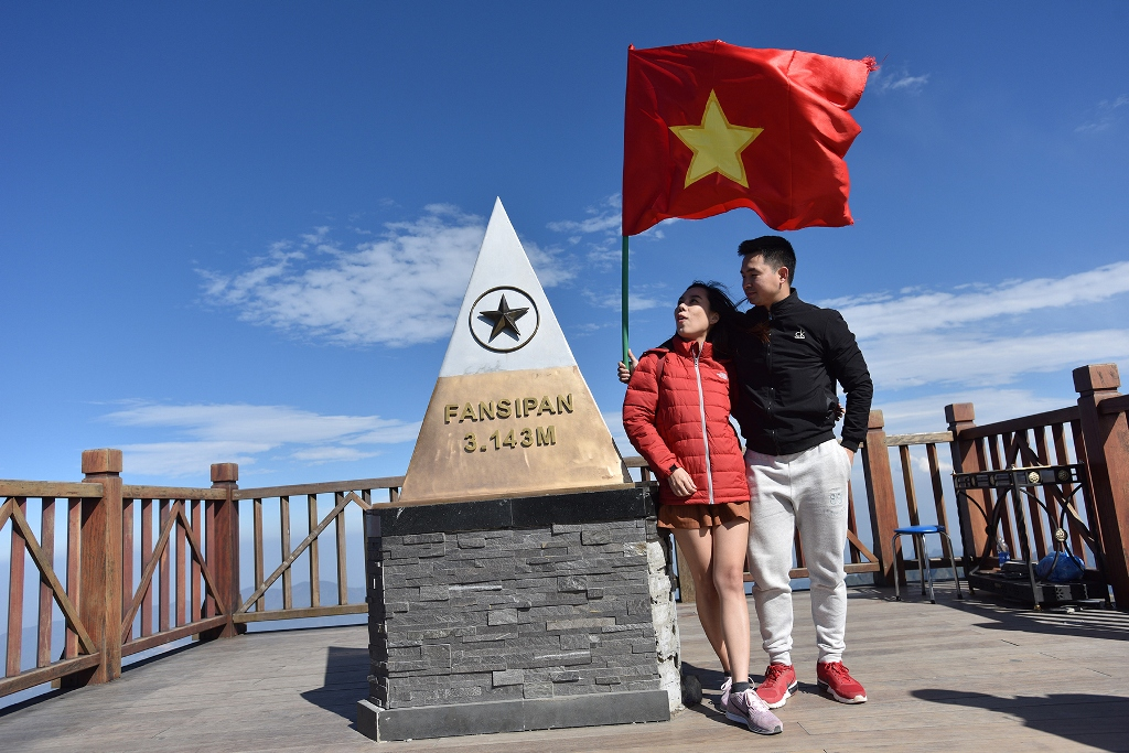 Visitors should bring a warm jacket when climbing Fansipan