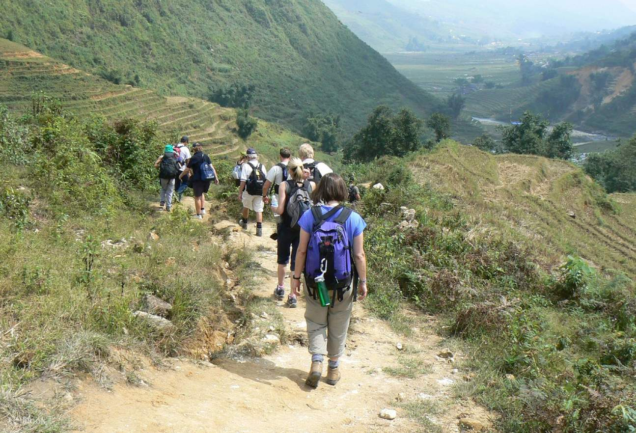 Tourists experience trekking along the Lao Chai - Ta Van route