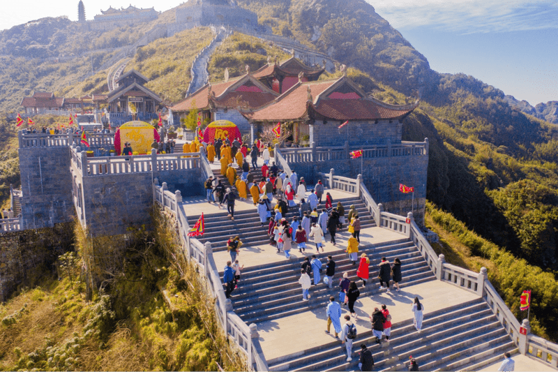 Visitors should choose polite and modest clothing when visiting spiritual sites
