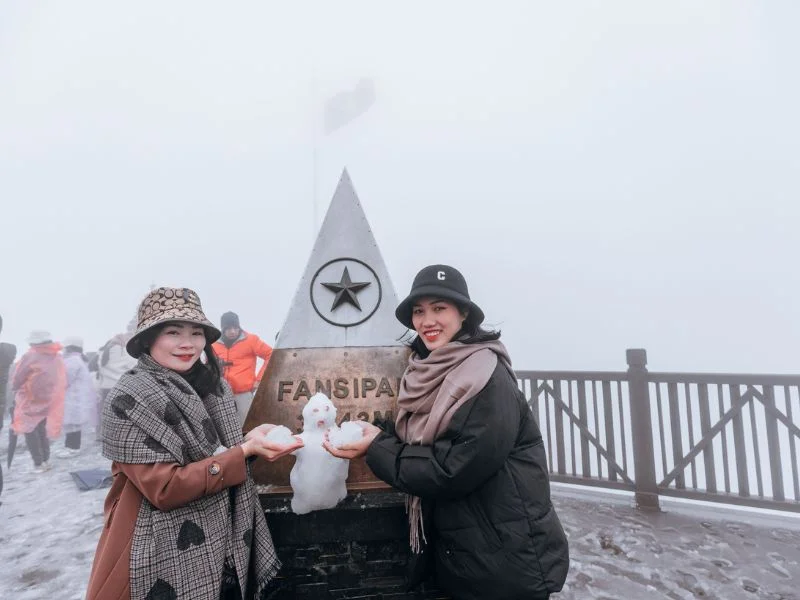 The winter scenery in Sapa attracts many tourists to experience it