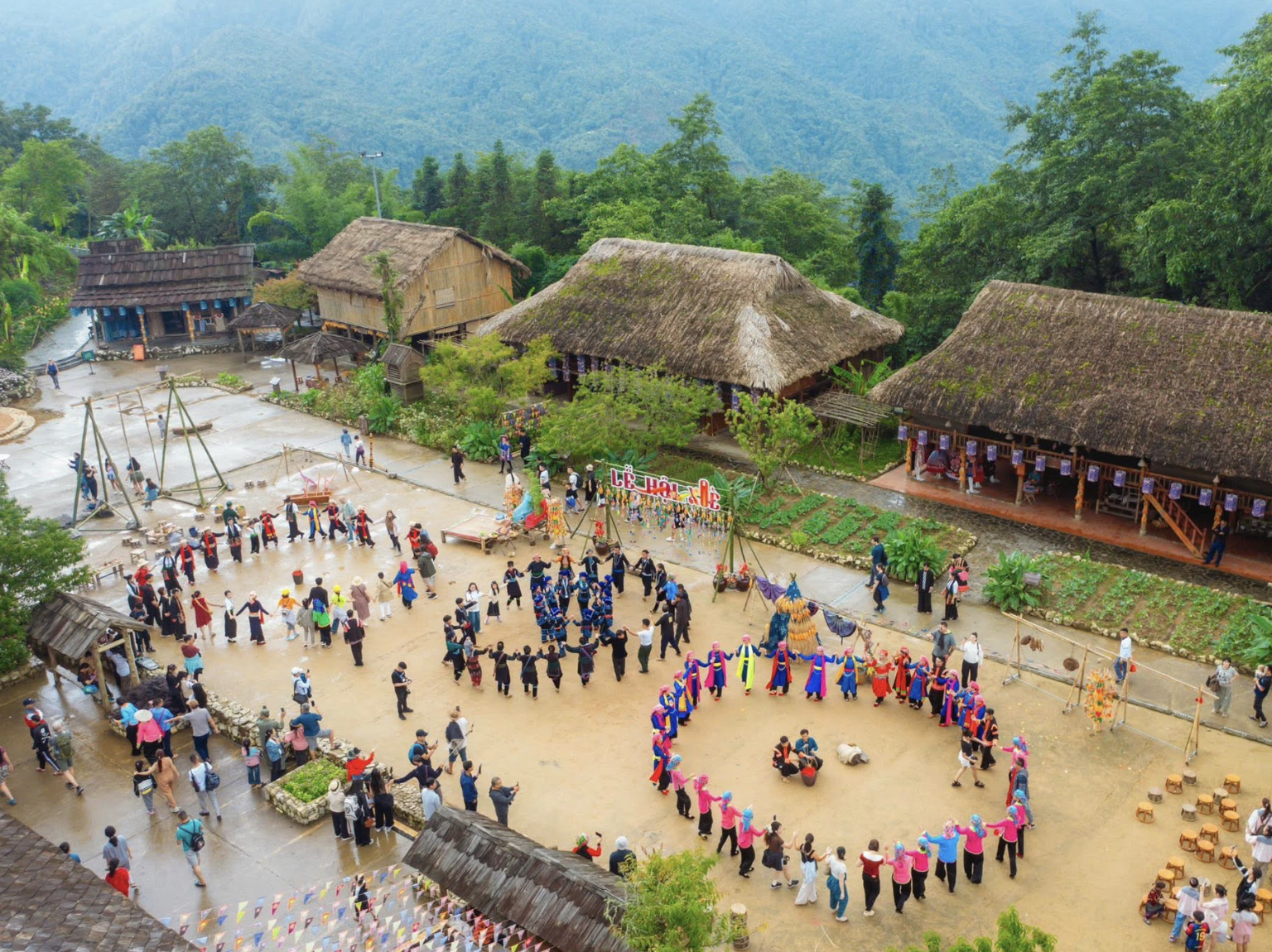 Những hoạt động giao lưu văn hóa góp phần mang đến trải nghiệm gần gũi.