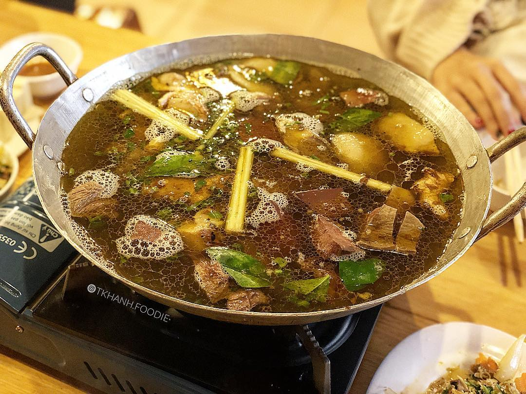 Thắng cố là món ngon Sa Pa nổi tiếng, mang đậm nét văn hóa ẩm thực của đồng bào vùng cao Tây Bắc