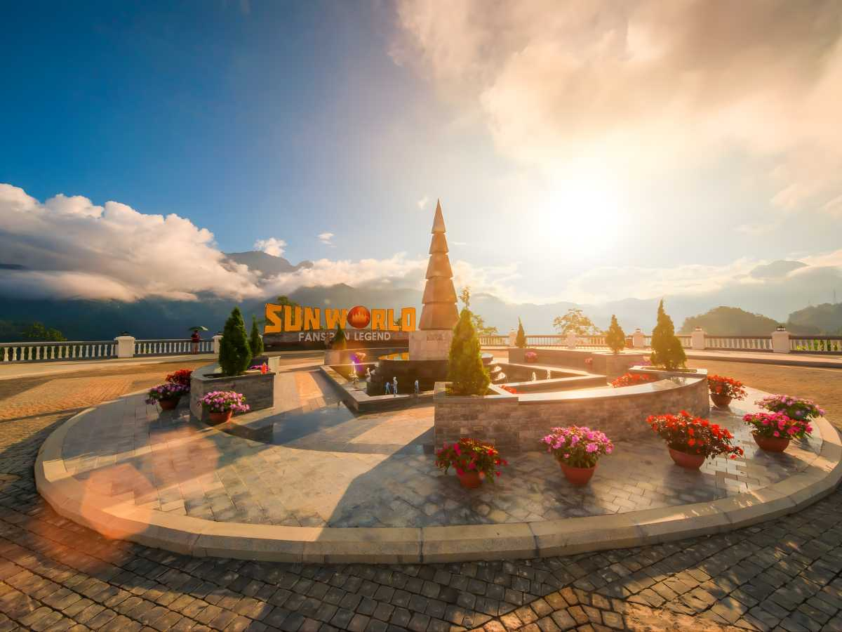 Đỉnh Fansipan trong quần thể Sun World Fansipan Legend là điểm săn mây biểu tượng Sa Pa. (Nguồn sưu tầm)