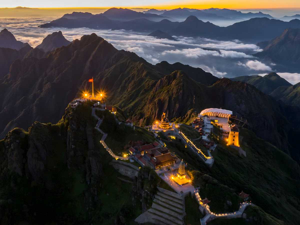 Chinh phục “Nóc nhà Đông Dương” hùng vĩ với hệ thống cáp treo hiện đại Sun World. (Nguồn sưu tầm)
