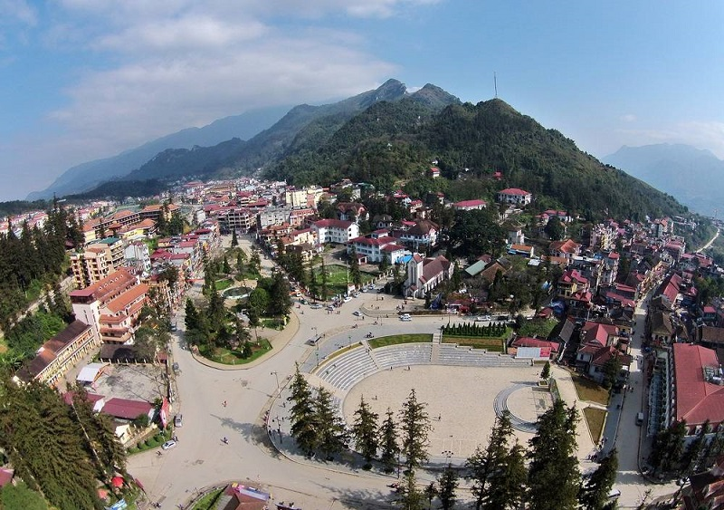 The morning of the first day is perfect for a stroll to explore the center of Sapa