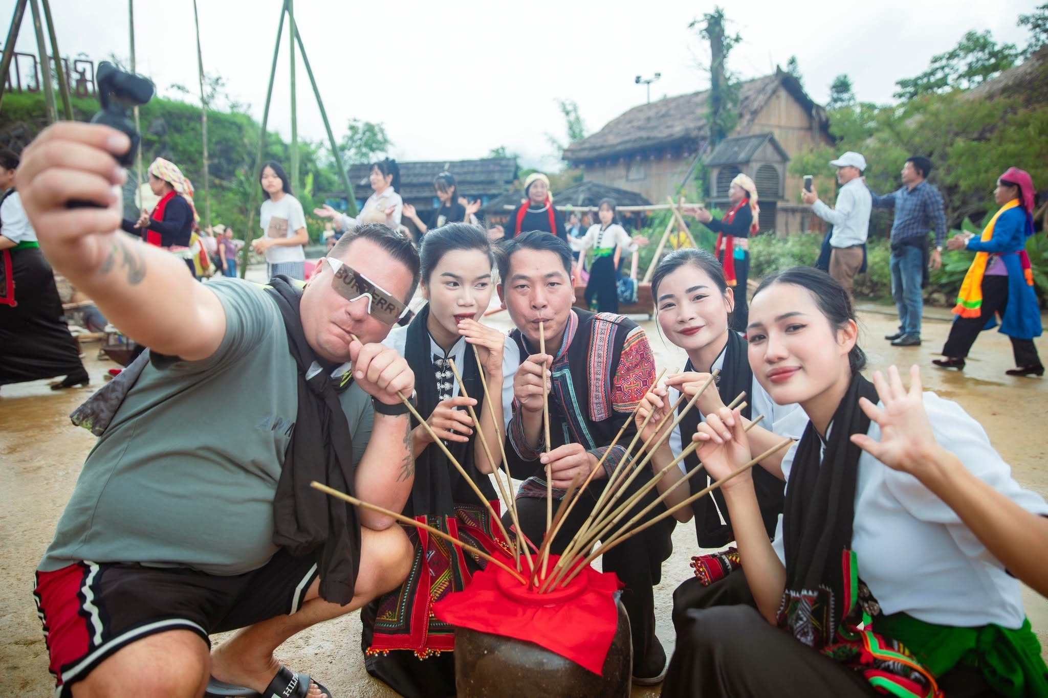 Không gian văn hóa các dân tộc vùng cao tại bản Mây dưới chân Fansipan. (Nguồn: Sưu tầm)