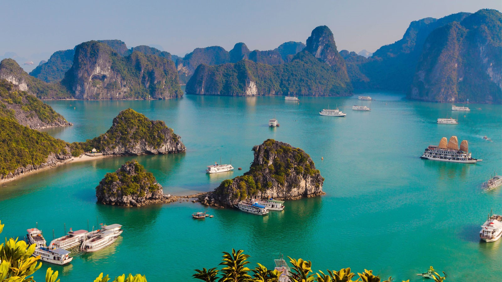 Vịnh Hạ Long là điểm dừng chân nổi bật trong lịch trình Quảng Ninh - Sa Pa (Nguồn: Sưu tầm)