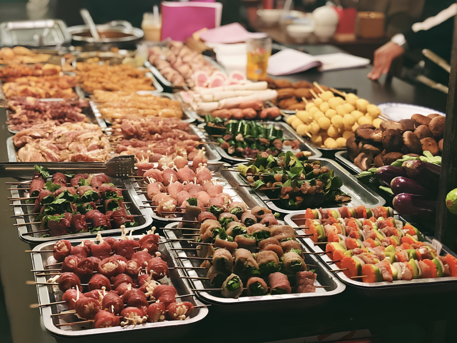 Khoảng thời gian buổi tối lại là khoảng thời gian những khu ẩm thực vô cùng đông đúc và nhộn nhịp nhất trong ngày. (Nguồn: Sưu tầm)