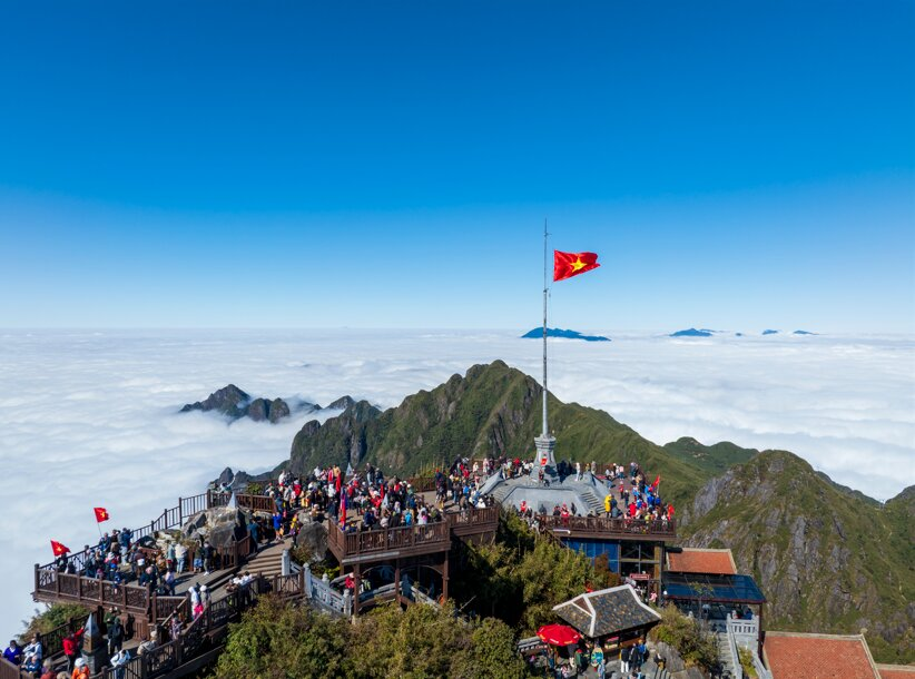 The natural scenery at the summit of Fansipan attracts many foreign tourists