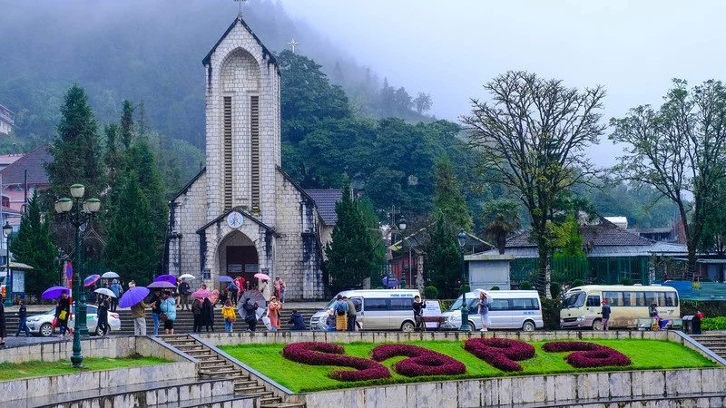 Visitors can combine a visit to the Sapa Stone Church with the central square