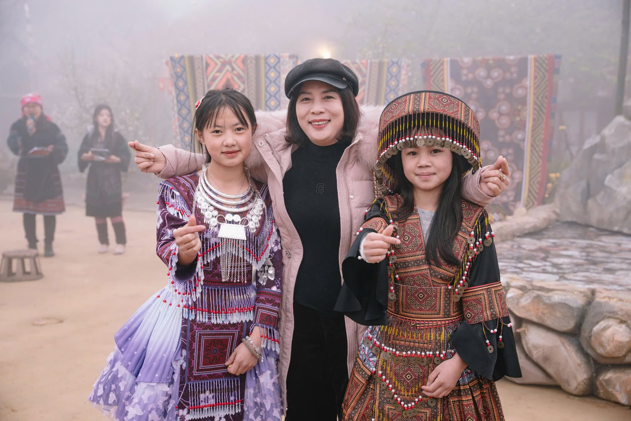 Trang phục truyền thống nổi bật của người Mông trong các hoạt động lễ hội. (Nguồn: Sưu tầm)
