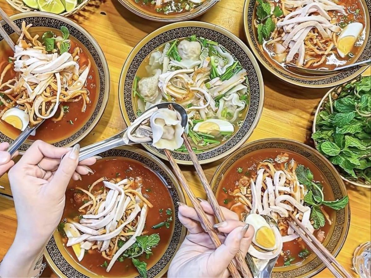 Quán ăn sáng ngon ở Lào Cai với nhiều món ăn mang đậm nét đặc trưng của vùng núi Tây Bắc. (Nguồn: Sưu tầm)