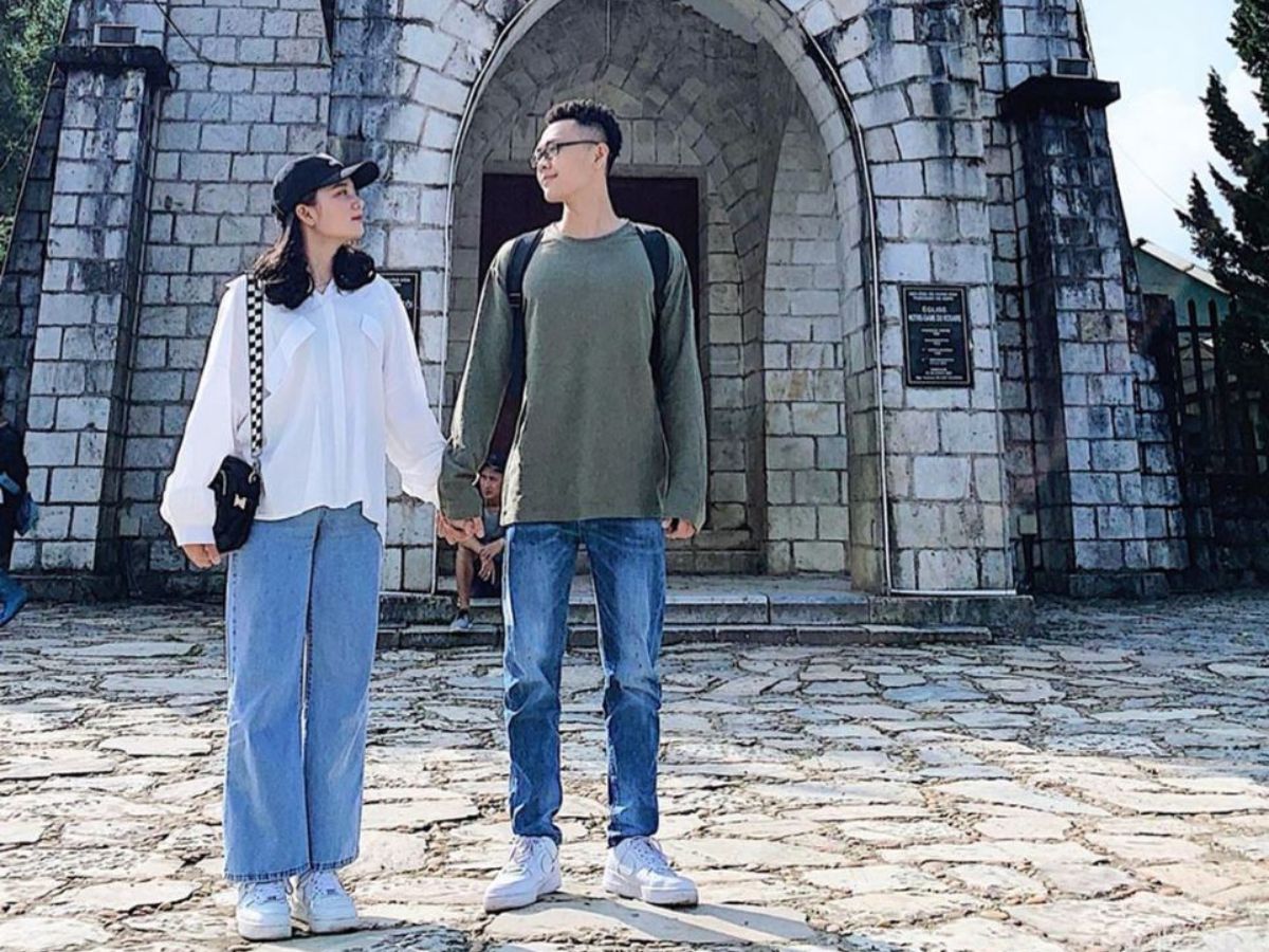 Nhiều góc check in đẹp tại Nhà thờ đá Sa Pa. (Nguồn: Sưu tầm)