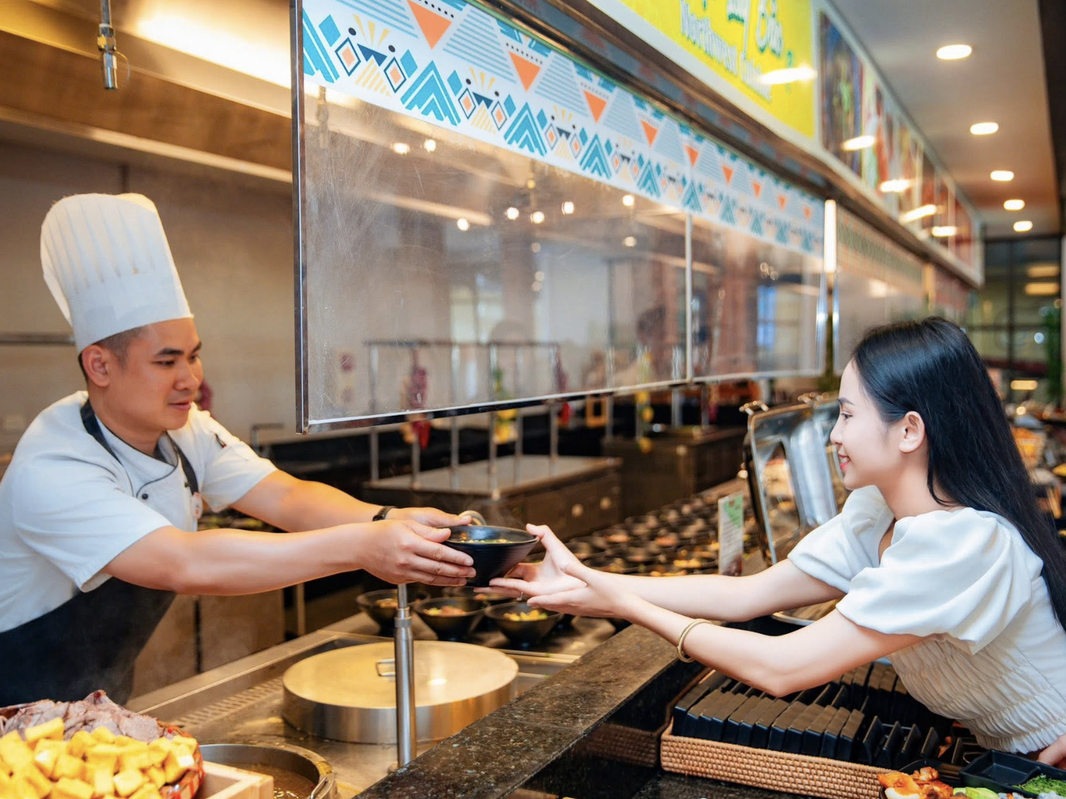 Du khách cũng có thể bổ sung năng lượng khi dừng chân tại các nhà hàng trên đường đi lên đỉnh Fansipan.
