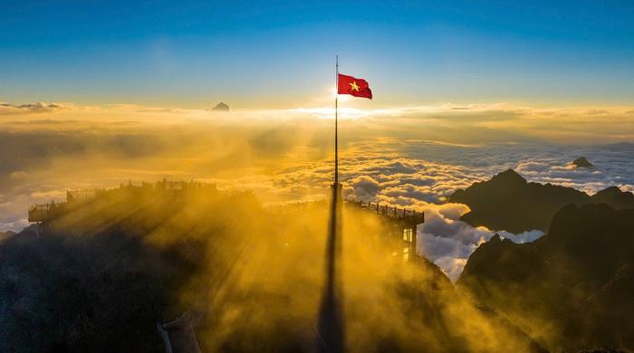 Biển mây có thể tạo nên những khung hình ấn tượng khi thời tiết thuận lợi tại Sa Pa và Fansipan.