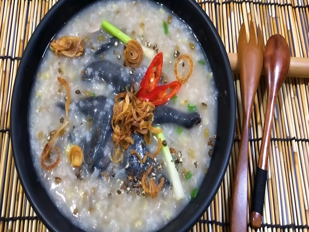 Gà đen bản địa săn chắc, giàu dinh dưỡng, đậm đà hương vị núi rừng Tây Bắc. (Nguồn sưu tầm)