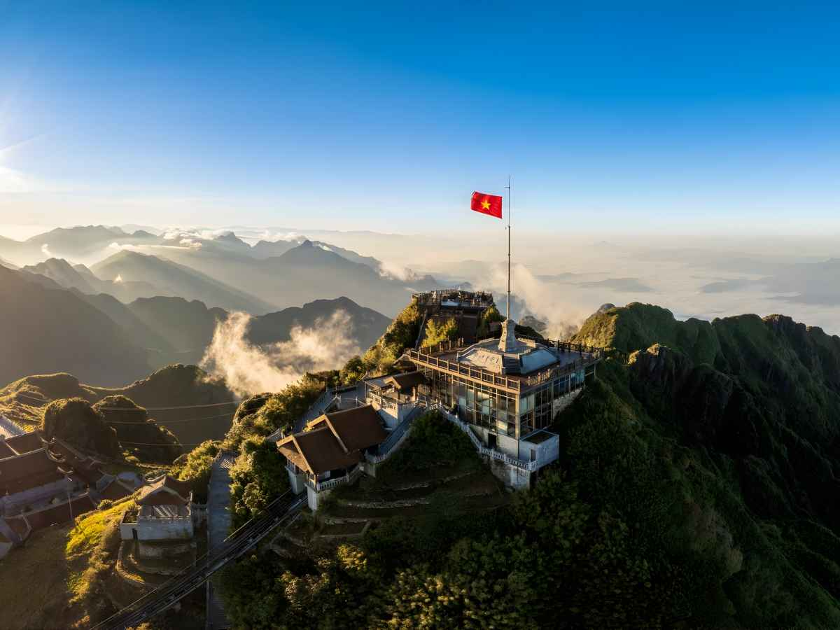 Chinh phục Fansipan và chiêm ngưỡng các dịch vụ đẳng cấp tại quần thể Sun World. (Nguồn sưu tầm)