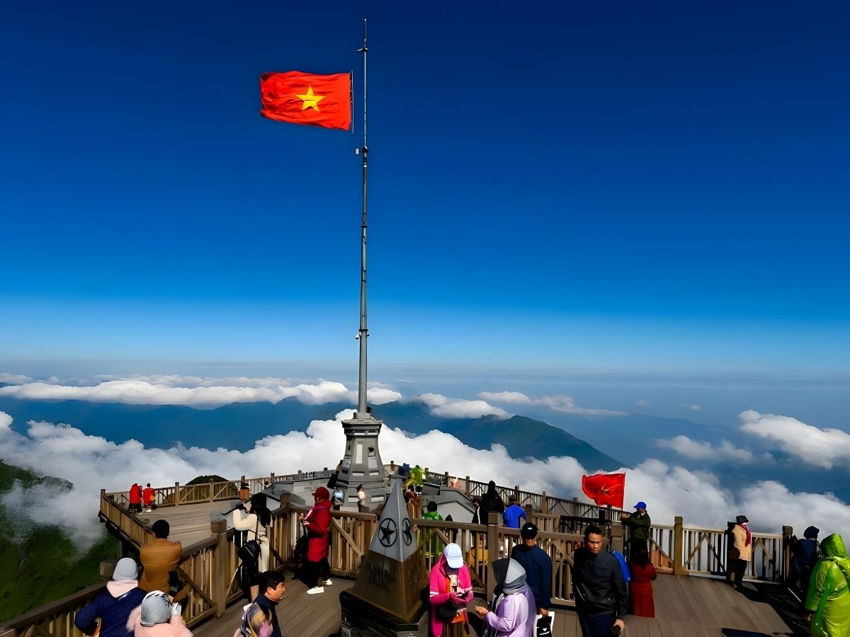 Săn mây Fansipan với Sun World Fansipan Legend. (Nguồn sưu tầm)