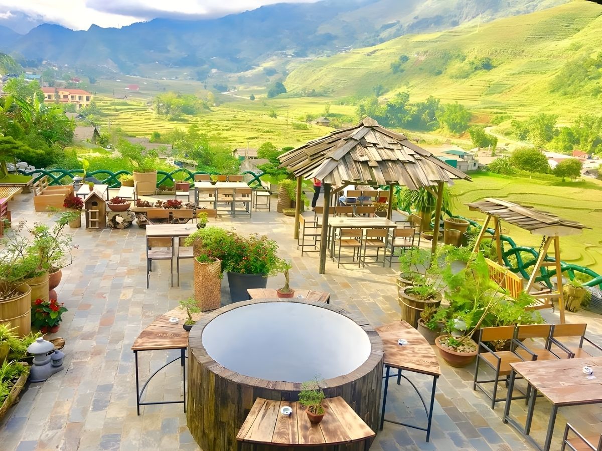 Lá Dao Spa Coffee nằm ngay khu vực cách nhà thờ đá Sa Pa khoảng vài trăm mét. (Nguồn sưu tầm)