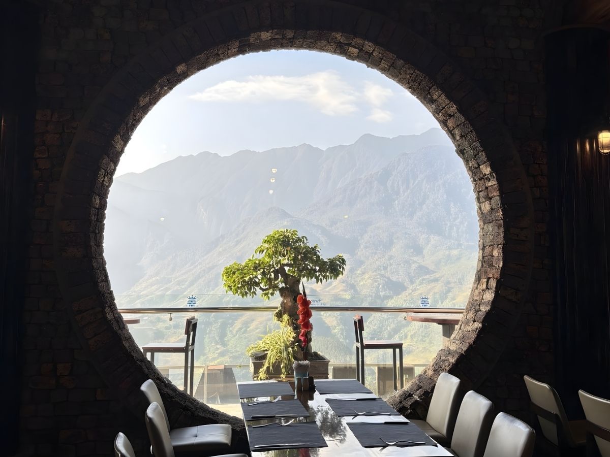 Sky View Cafe được thiết kế theo phong cách mở hướng tới thiên nhiên. (Nguồn sưu tầm)