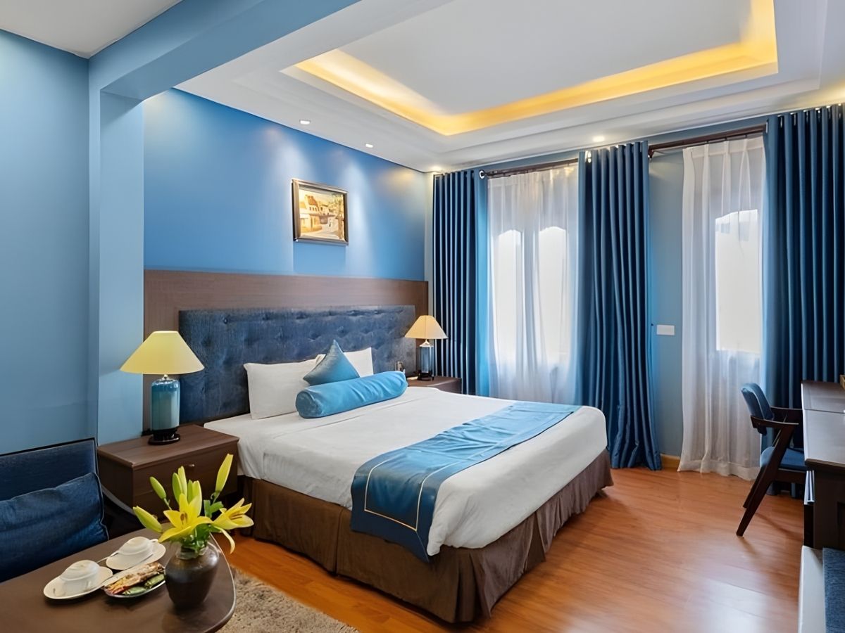 Phòng Family thường bố trí nhiều giường ngủ cùng khu vực sinh hoạt chung. (Nguồn sưu tầm)