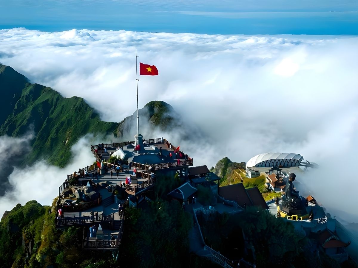 Sun World Fansipan Legend mở ra góc nhìn ngoạn mục trên đỉnh Fansipan. (Nguồn sưu tầm)