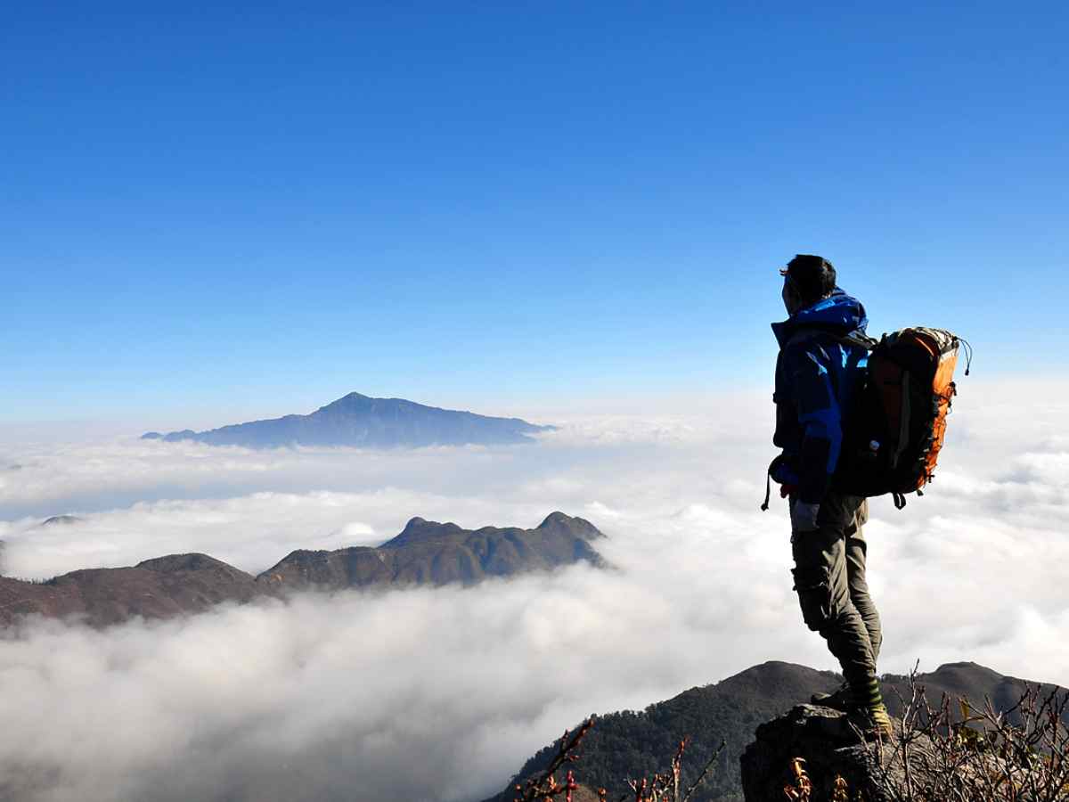 Bạch Mộc Lương Tử (Kỳ Quan San) cao 3.046m, là ranh giới tự nhiên giữa Lào Cai và Lai Châu. (Nguồn sưu tầm)