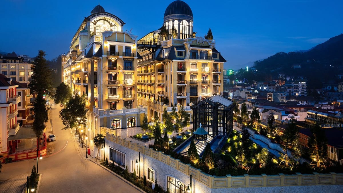 Choosing hotels near the cable car makes the journey to conquer Fansipan more convenient for tourists