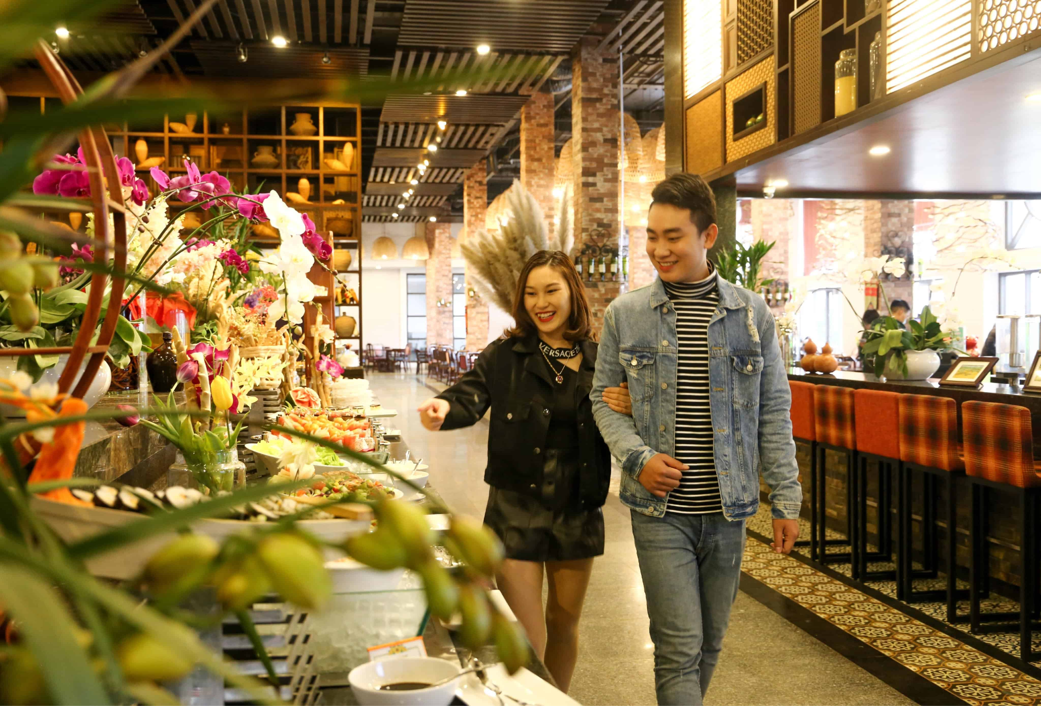 Nhà hàng Vân Sam phục vụ đa dạng món ăn, mang đến trải nghiệm ẩm thực hấp dẫn cho du khách khi đến Fansipan.