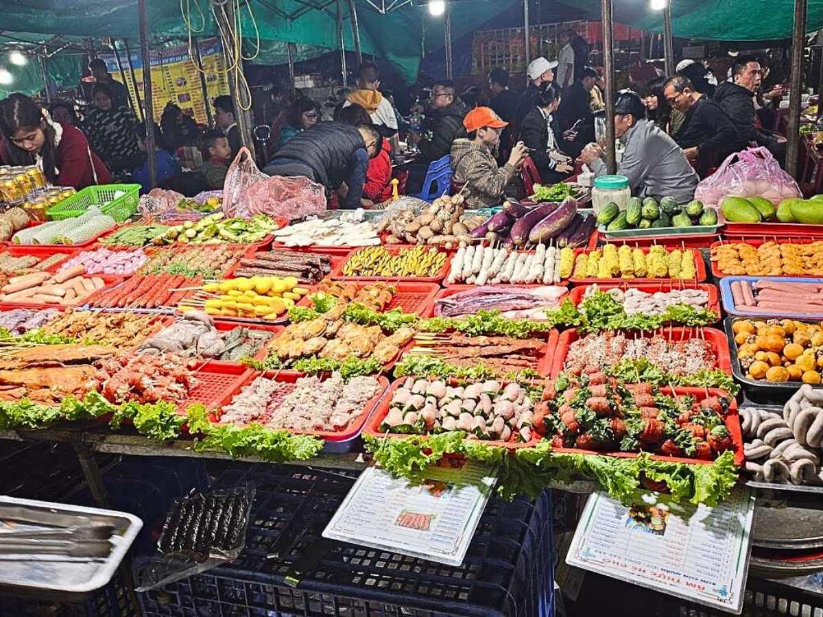 Ẩm thực đường phố và chợ phiên đáp ứng nhu cầu ăn uống linh hoạt của du khách. (Nguồn: Sưu tầm)