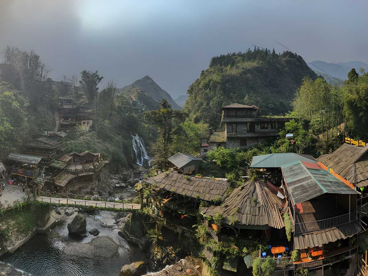 Du khách thư giãn tại suối khoáng nóng Trạm Tấu và khám phá bản làng yên bình vùng cao. (Nguồn: Sưu tầm)