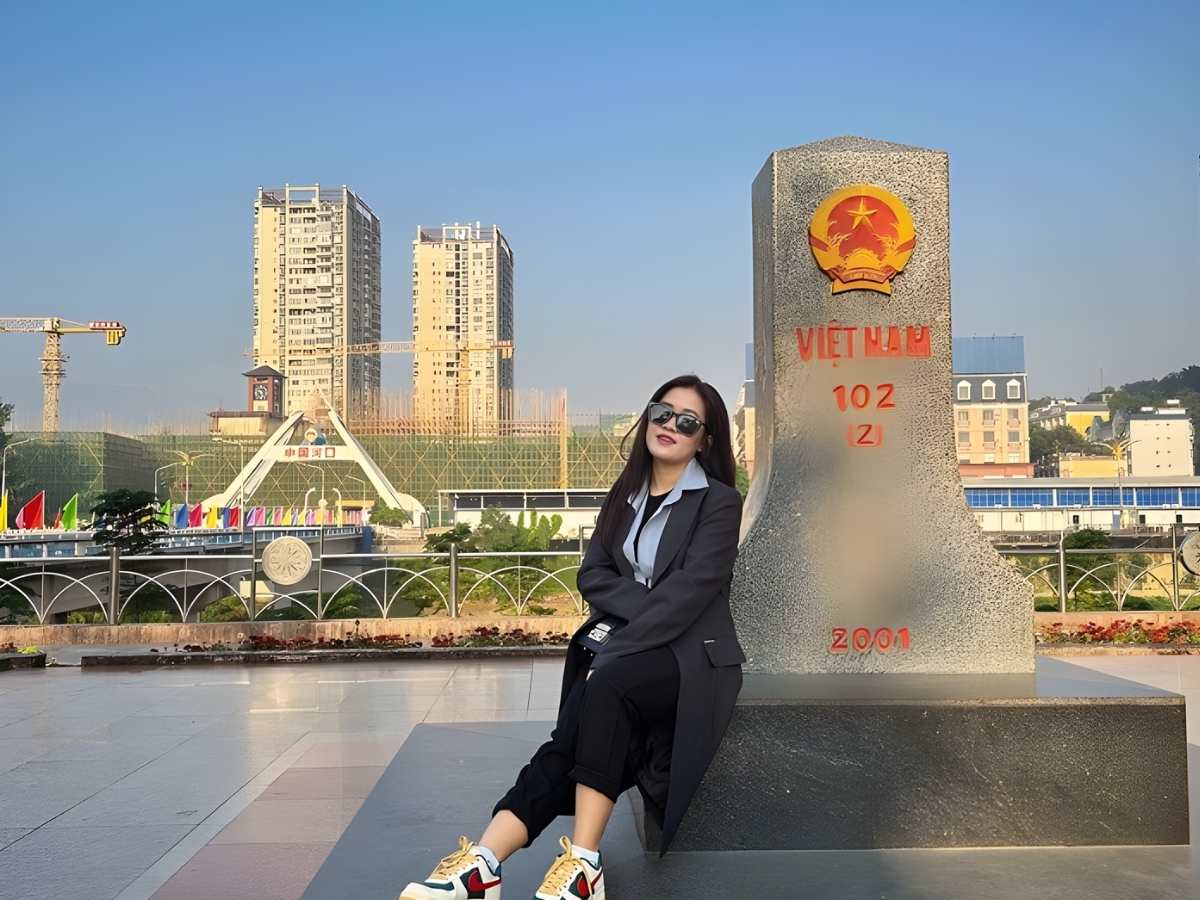 Thời tiết Sa Pa với sương mù dày và nhiệt độ thấp ảnh hưởng đến hành trình khám phá cột mốc biên giới. (Nguồn: Sưu tầm)