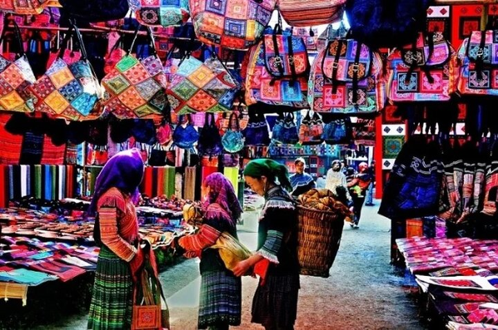 Chợ đêm Sa Pa nhộn nhịp giữa tiết trời lạnh giá