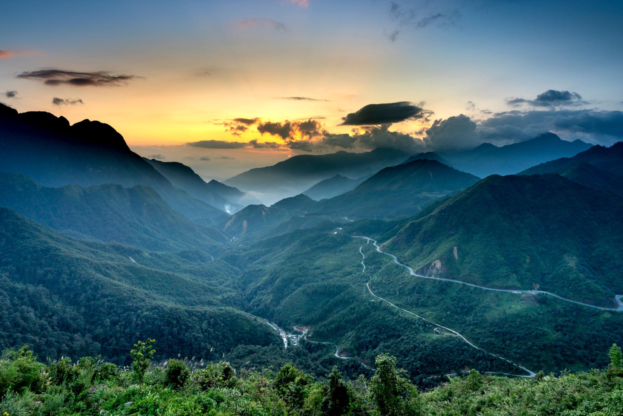 Đèo Ô Quy Hồ mở ra những góc nhìn rộng về núi rừng Hoàng Liên Sơn trên hành trình khám phá Sa Pa.